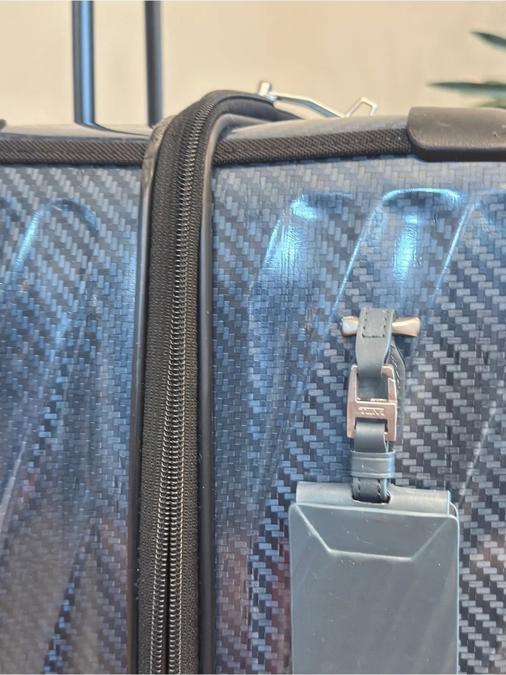 Tumi Large Expandable Checked Glossy Navy Hard-Shell Spinner Luggage suitcase
